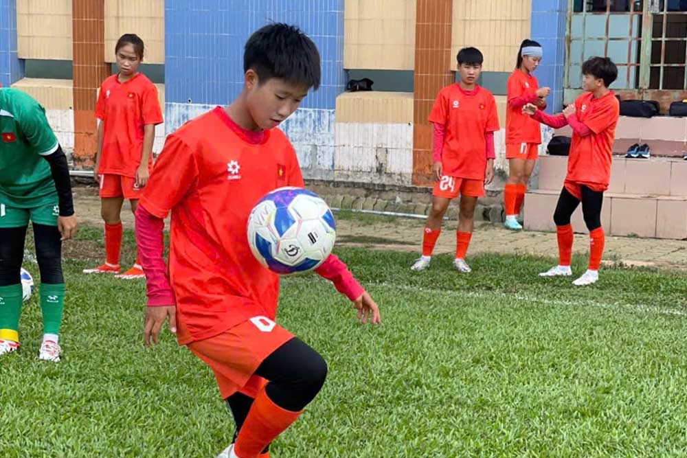 U19 Vietnam women's team is trying to adapt to the weather in Ho Chi Minh City. Photo: VFF