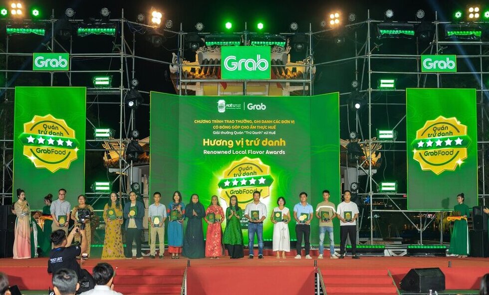 The "Hue Land Presents" award was presented to 26 local eateries and restaurants. Photo: Grab Vietnam