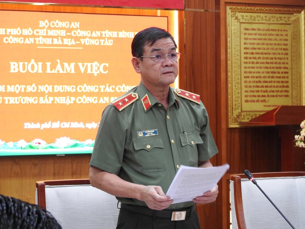 Trung tuong Le Hong Nam - Giam doc CATP Ho Chi Minh phat bieu mo dau buoi lam viec. Ảnh: Cong an cung cap