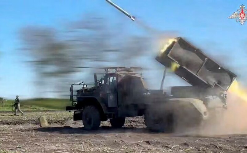 Russia's MLRSgrad rocket artillery attacked the Ukrainian army. Photo: Cut from video of the Russian Ministry of Defense