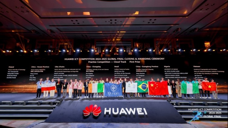 Vietnamese students excellently set a record in the global final of Huawei ICT Competition 2024-2025, winning 3 prestigious technology awards. Photo: Nhat Linh