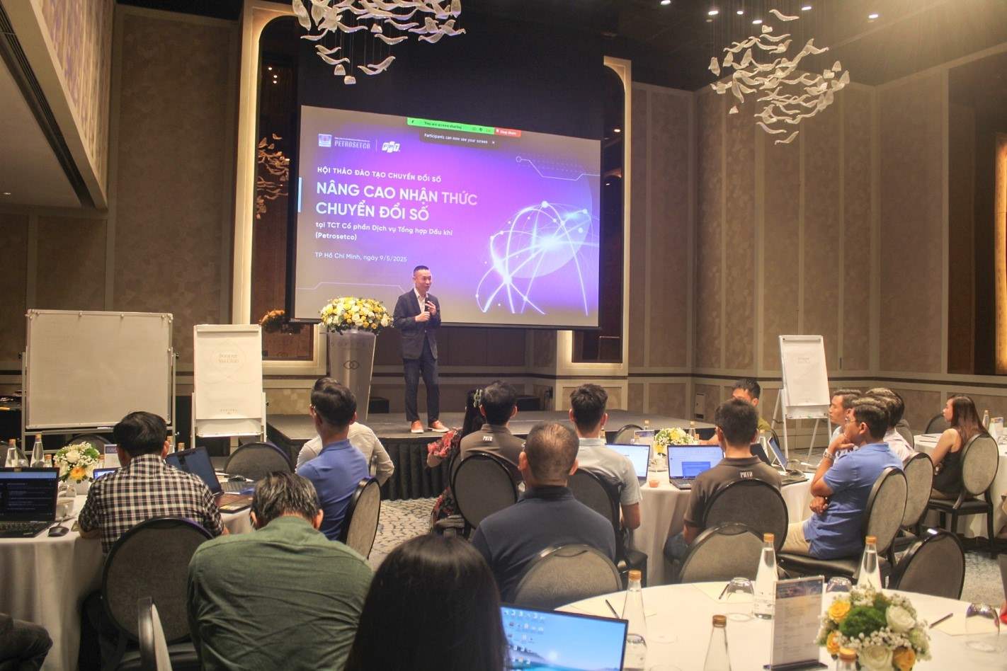 The Digital Transformation Training Workshop was organized by PETROSETCO in collaboration with FPT Digital, aiming to build AI-First thinking and smart operating strategies. Photo: FPT Digital