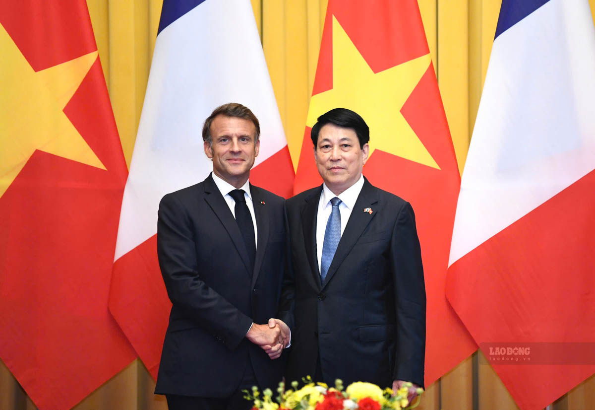 Politburo member, President Luong Cuong and French President Emmanuel Macron. Photo: Hai Nguyen