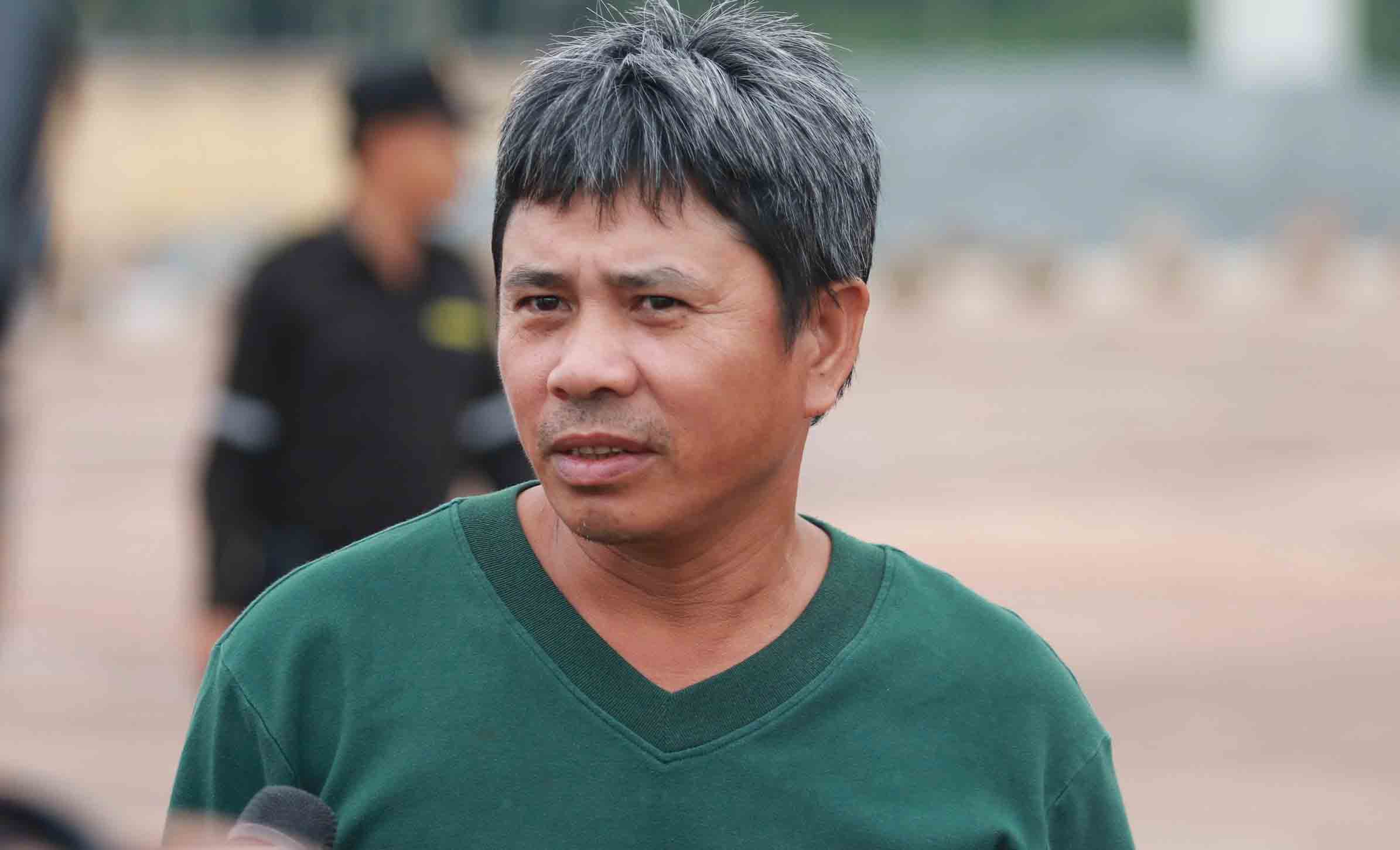 Thuyen vien Thuong ke lai su viec tau gap nan. Anh: Hoang Tuan.