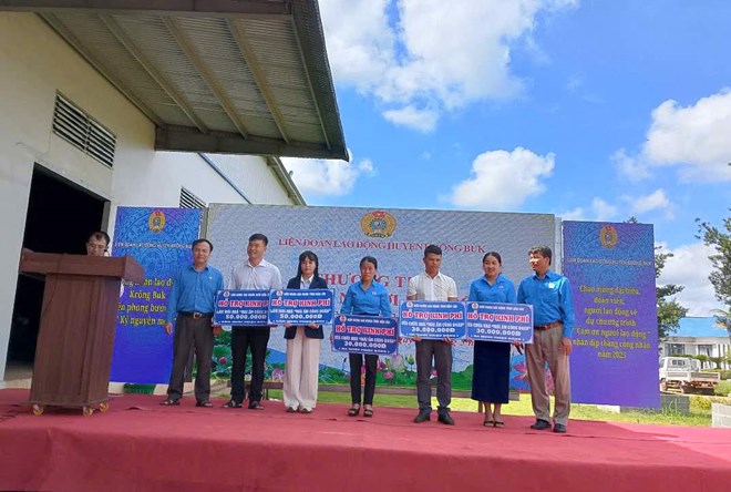 Công đoàn Krông Búk tri ân người lao động nhân dịp Tháng Công nhân