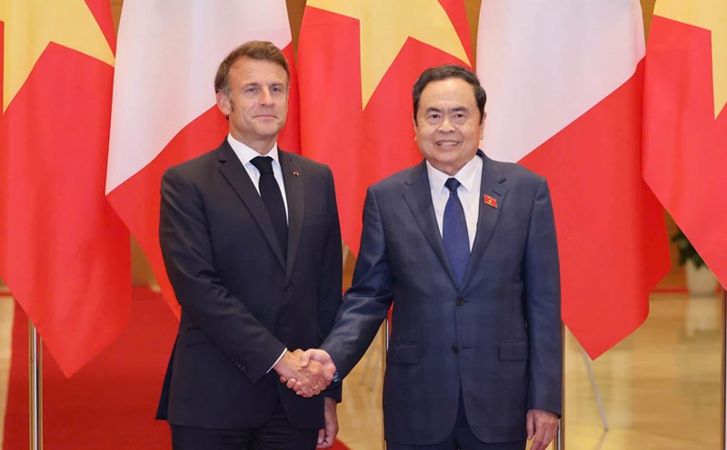 Politburo member and National Assembly Chairman Tran Thanh Man met with President of the French Republic Emmanuel Macron. Photo: Hai Nguyen