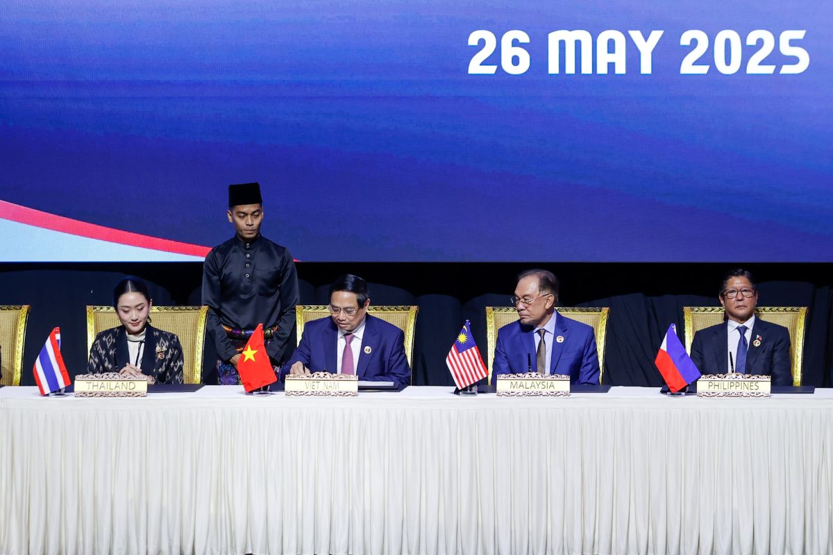 Politburo member, Prime Minister Pham Minh Chinh and leaders signed the Kuala Lumpur Declaration on "ASEAN 2045: Our common future". Photo: VGP
