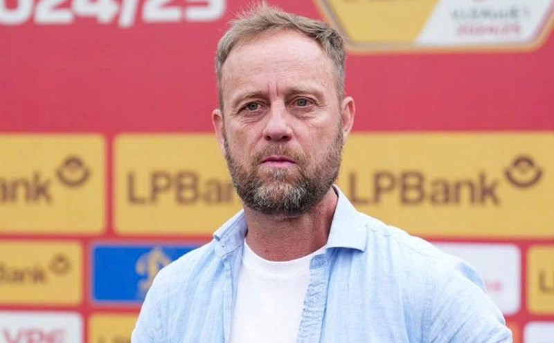 Coach Mano Polking of the Hanoi Police team. Photo: CAHN FC