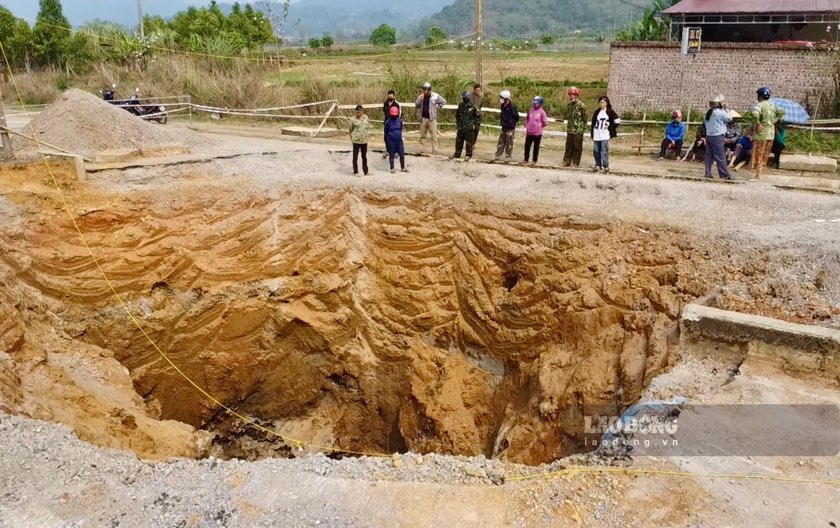 Ho tu than an ngu tren quoc lo 3B doan qua huyen Na Ri (Bac Kan), ghi nhan thoi diem thang 4.2025. Anh: Nguyen Hoan.