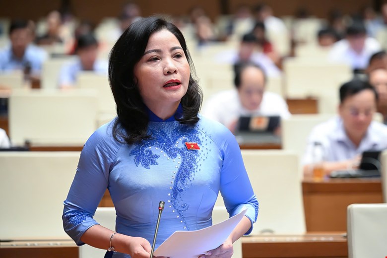 Đại biểu Nguyễn Thị Thu Nguyệt đề nghị không khoan nhượng với tội danh sản xuất, buôn bán thuốc giả. Ảnh: Quochoi.vn 