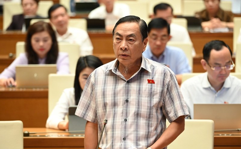 National Assembly delegate Pham Van Hoa proposed to keep the death penalty for embezzlement, bribery, and illegal transportation of drugs. Photo: Pham Dong