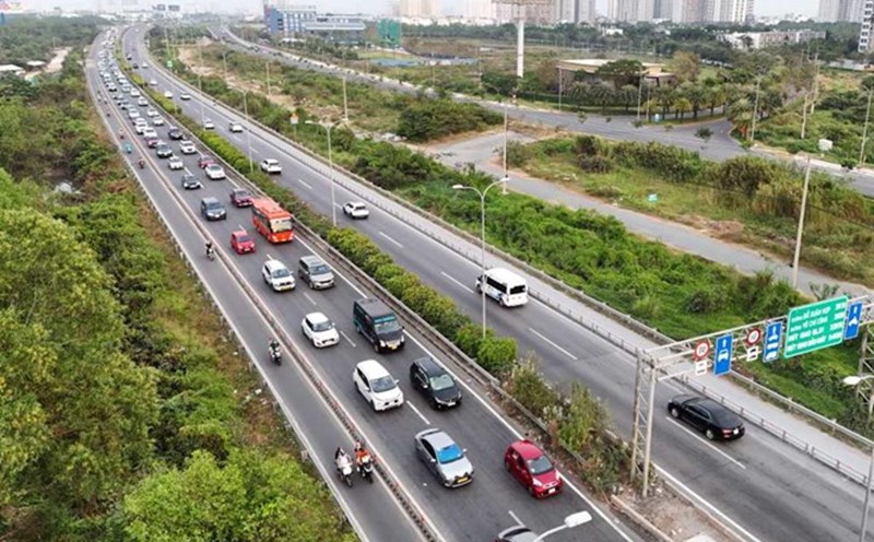 Ho Chi Minh City bans motorbikes from entering the Ho Chi Minh City - Long Thanh Expressway from June 7. Photo: Anh Tu
