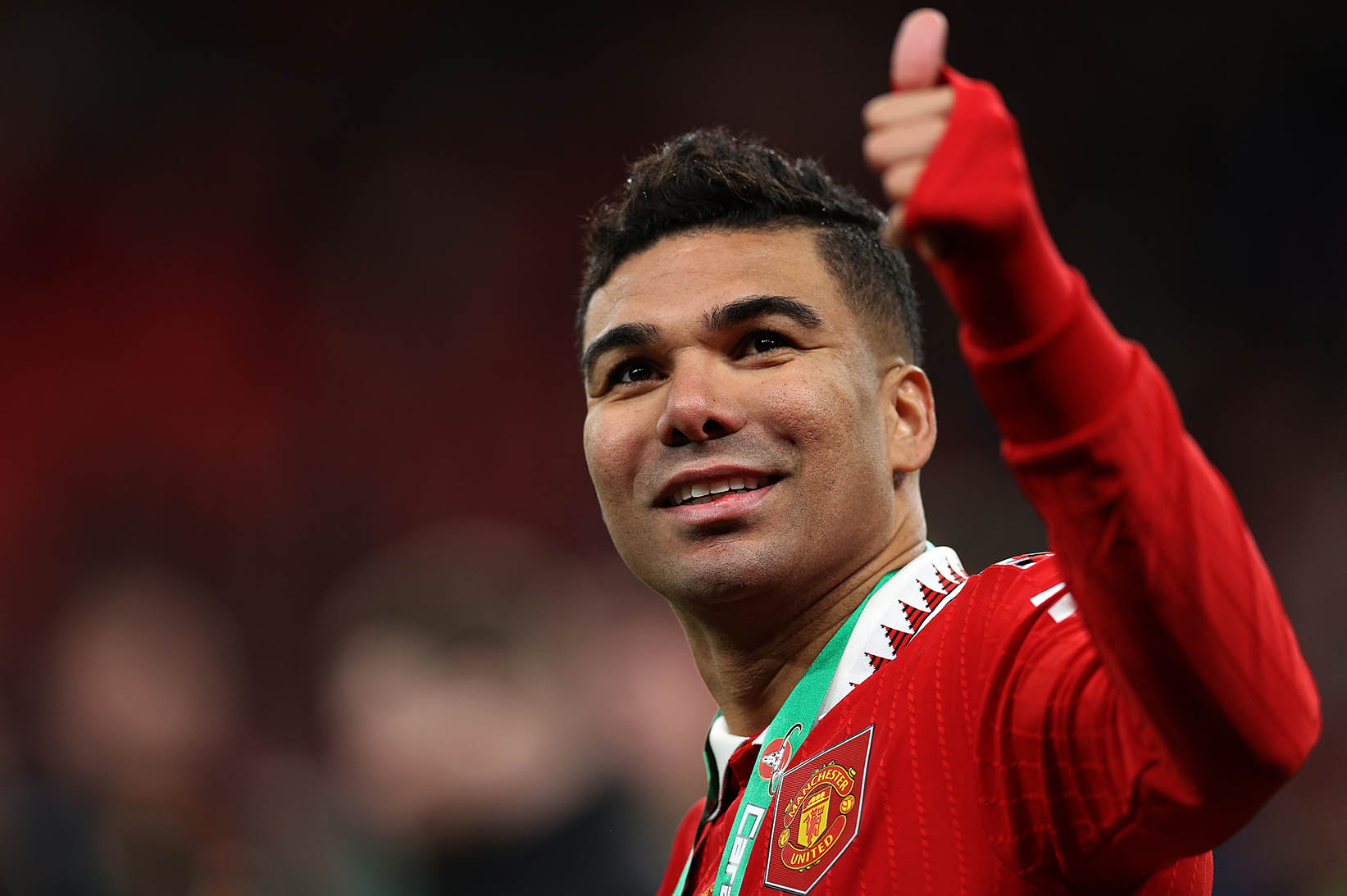 Casemiro se tai ngo Carlo Ancelotti trong mau ao moi. Anh: AFP