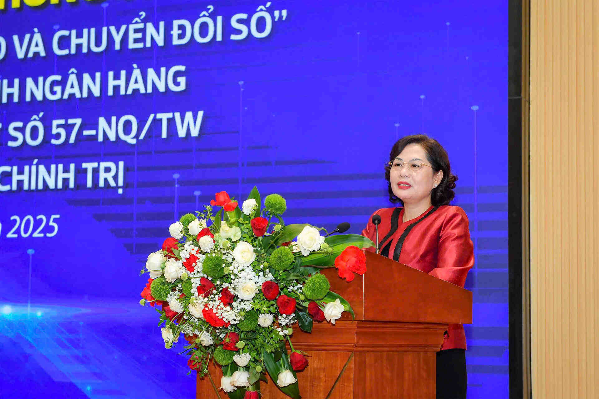 Governor Nguyen Thi Hong shared at the Conference that digital transformation of the banking industry plays an important role in promoting digital transformation of other sectors and fields in the economy. Photo: Hoang Giap.