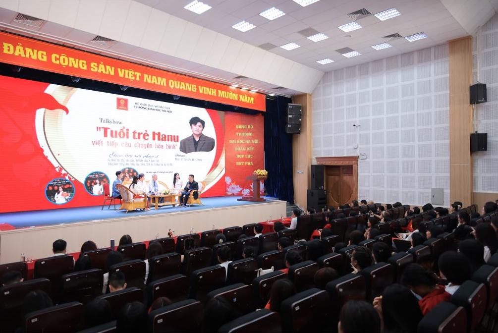 Toan canh Toa dam “Tuoi tre Hanu viet tiep cau chuyen hoa binh“. Anh: Phuong Anh
