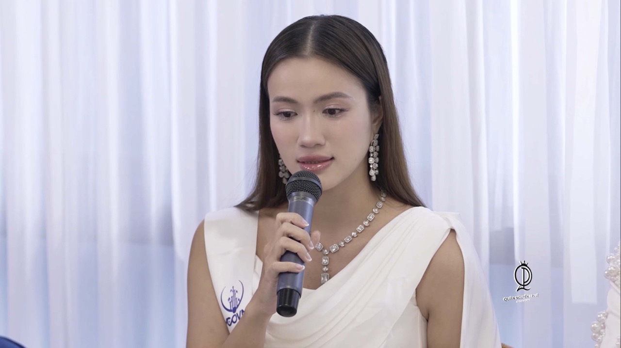 Anh: Miss Cosmo.