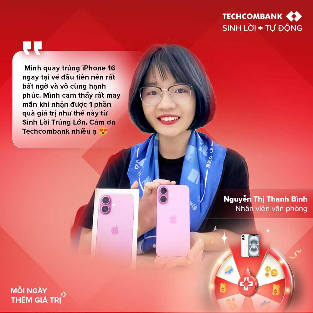 Nguyen Thi Thanh Binh - nhan vien van phong chia se niem vui khi trung iPhone 16 tu chuong trinh “Sinh loi trung lon” cua Techcombank. Anh: TCB