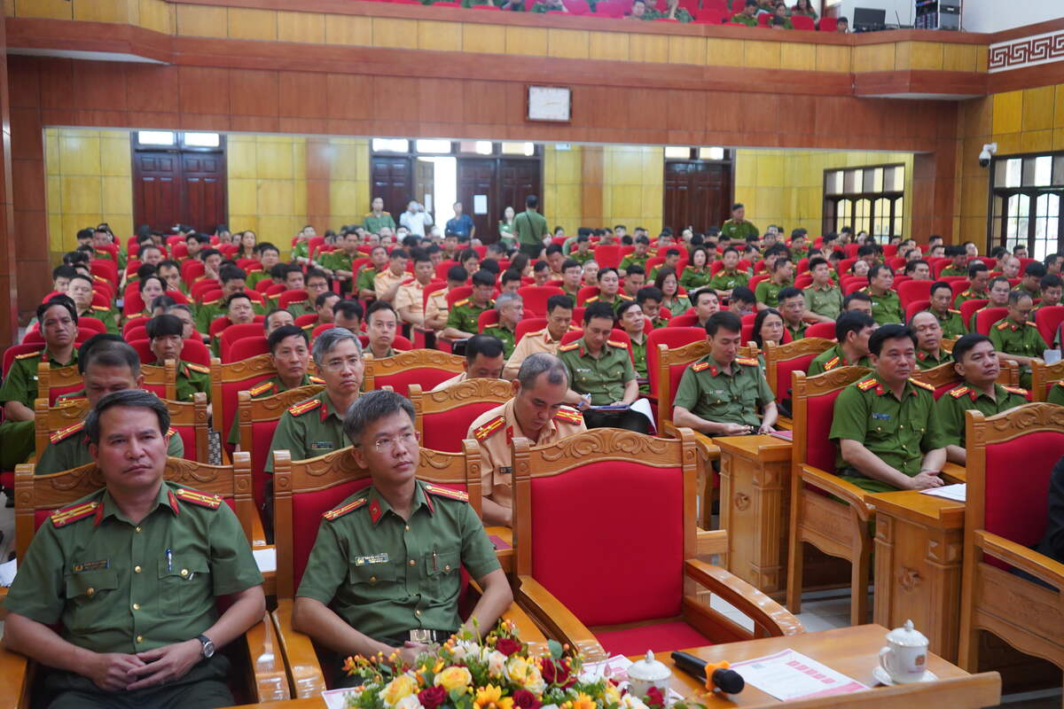 Can bo, chien si Cong an TP Hai Phong tham gia tap huan. Anh: Mai Dung