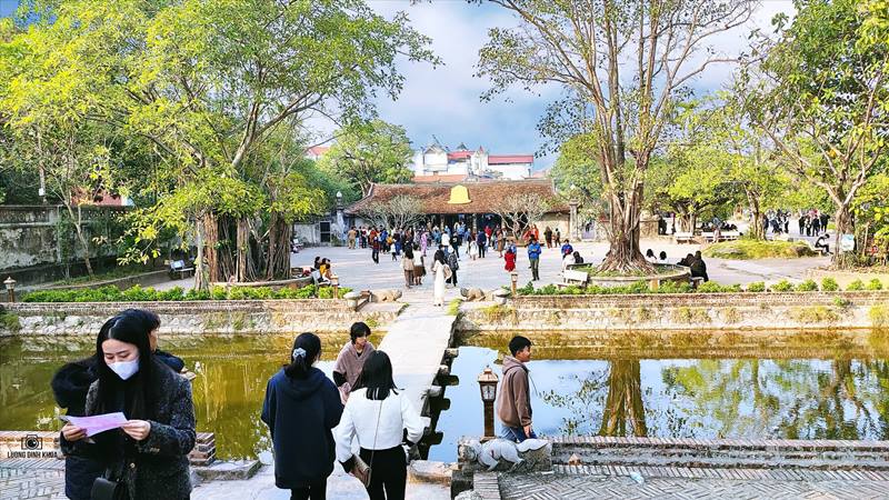Khuon vien ben trong chua Chuong. Anh: Luong Dinh Khoa