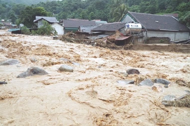 El pronostico de las fuertes lluvias causo inundaciones repentinas y deslizamientos de tierra. Foto: Centro de pronostico hidrometeorologico nacional de Vietnam