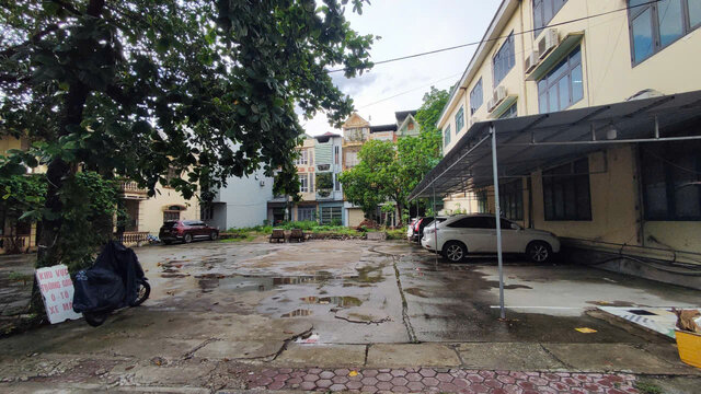 Bãi chông xe của chợ Phương Lâm giờ thành bãi chông xe tư nhân. Ảnh: Đặng Tình
