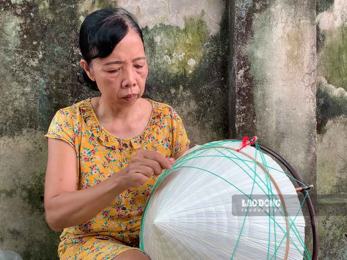 La etapa del sombrero requiere meticulosidad e ingenio. Foto: HA VI