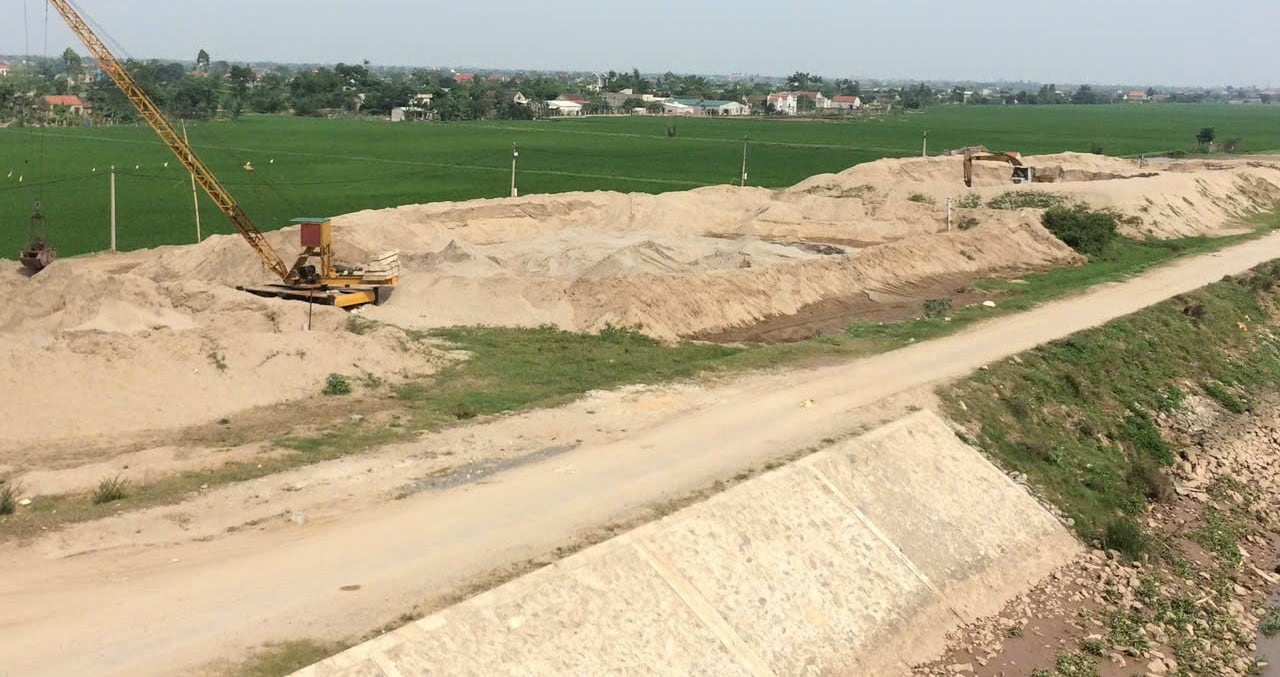 The scarcity of supply has caused the price of construction sand in Ninh Binh province to skyrocket. Photo: Nguyen Truong