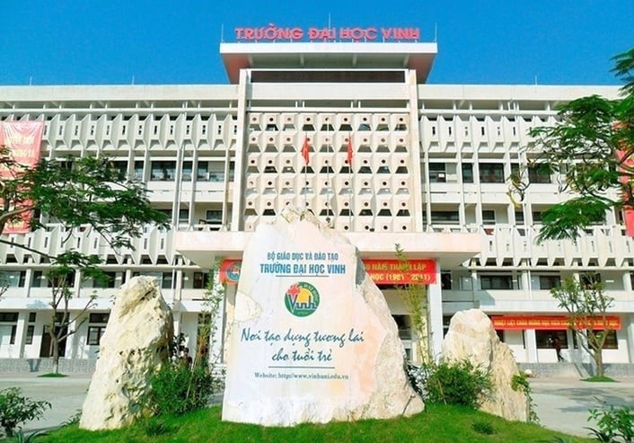 La Universidad de Vinh ha suspendido temporalmente a un oficial de trabajo de la tienda unica. Foto: NGOC ANH