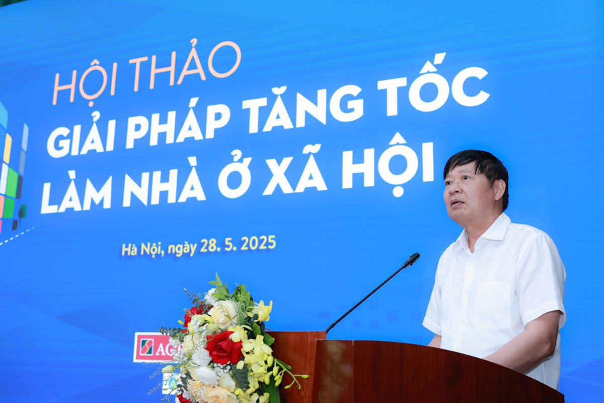 Pho Chu tich Tong Lien doan Lao dong Viet Nam Phan Van Anh phat bieu. Anh: Hai Nguyen