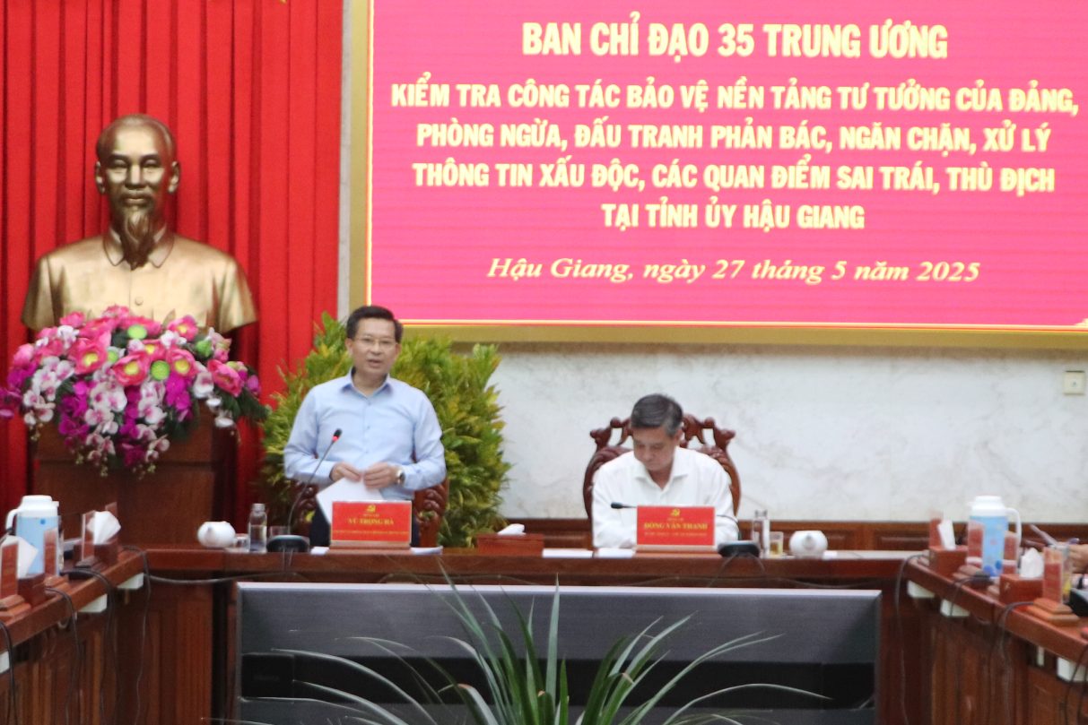 Ông Vũ Trọng Hà - Chánh Văn phòng Ban Chỉ đạo 35 Trung ương, Trưởng đoàn công tác phát biểu tại buổi làm việc. Ảnh: Hồng Thái