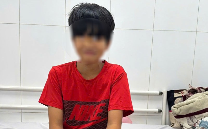 H.N.K was discharged from the hospital after receiving intensive care from doctors after being bitten by a snake. Photo: Soc Trang Obstetrics and Pediatrics Hospital