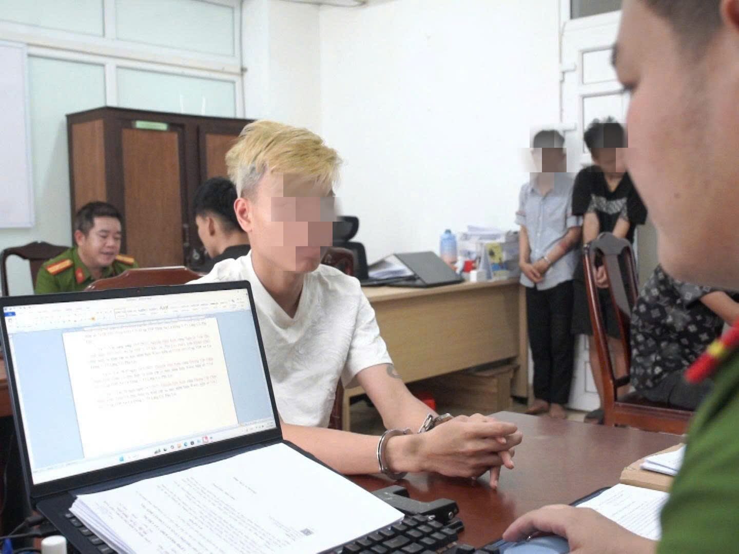 La policia trabaja con robo de motocicletas. Foto: Tran Hong.
