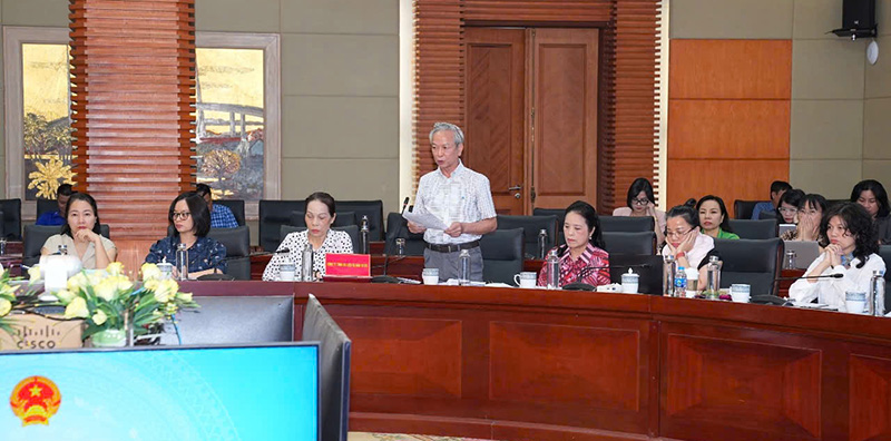 Ong Tran Van Phuc, Tong giam doc Cong ty EIE trinh bay tai buoi lam viec. Anh: Dam Thanh