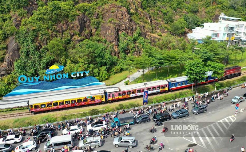 The cruise ship route named "To the Land of War" will officially roll from June 1, connecting Quy Nhon Station with Dieu Tri Station (Binh Dinh). Photo: Hoai Phuong