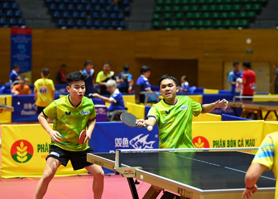 Dinh Anh Hoang va Le Dinh Duc gianh huy chuong vang doi nam quoc gia 2025. Anh: CAND T&T