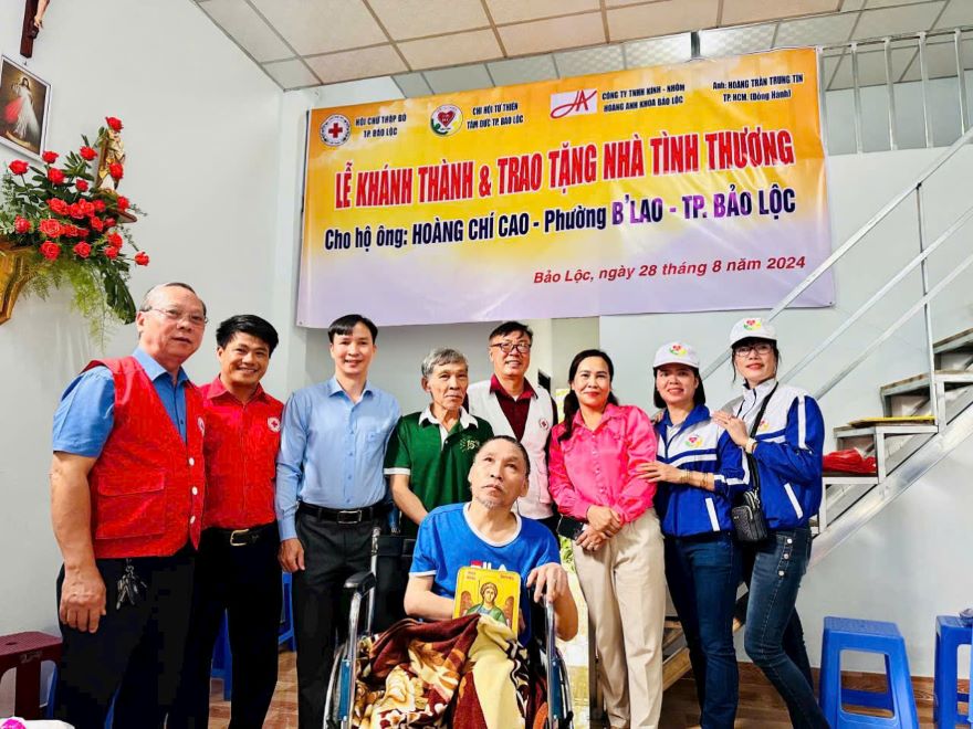 Chuong trinh xoa nha tam, nha dot nat giup nhieu ho dan co noi o khang trang. Anh: Lam Hong