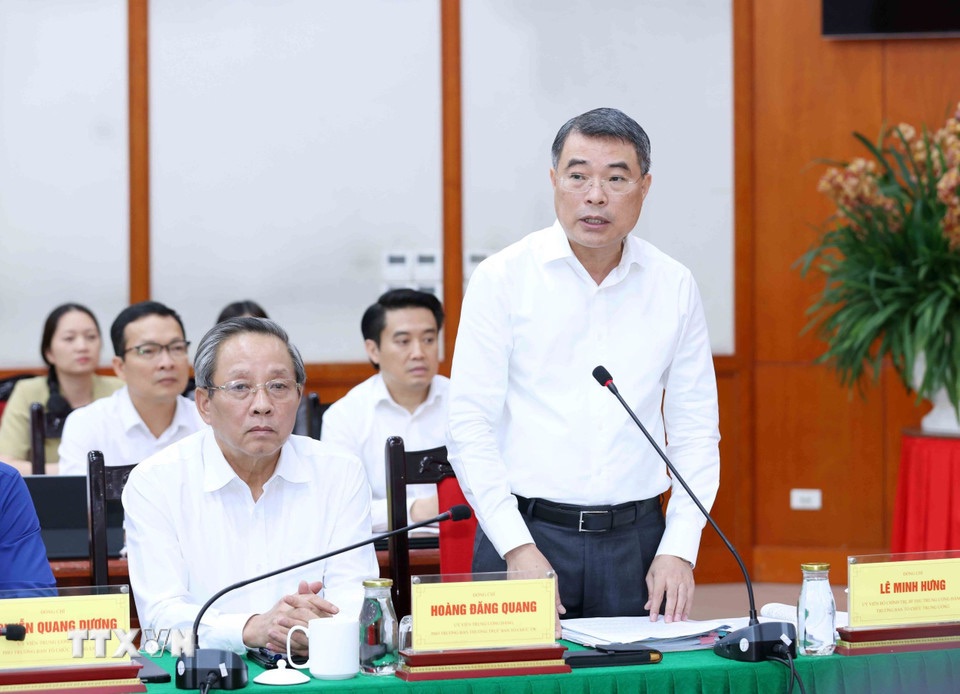 Ủy viên Bộ Chính trị, Bí thư Trung ương Đảng, Trưởng Ban Tổ chức Trung ương phát biểu. 