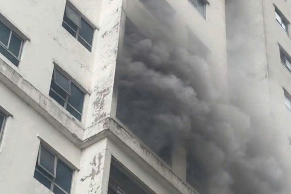 La escena del fuego del apartamento en Linh Dam (distrito de Hoang Mai, Hanoi). Foto: Thanh Ha