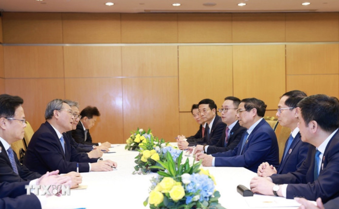 Politburo member and Prime Minister Pham Minh Chinh held talks with Chinese Premier Li Qiang. Photo: VNA