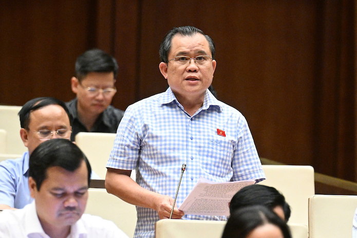 Dai bieu Nguyen Tam Hung cho rang, che do nghi huu som cho nha giao mam non rat nhan van. Anh: Quochoi.vn