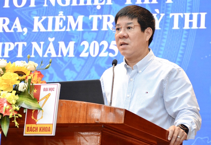 GS Huynh Van Chuong cho hay nam 2025, de thi tot nghiep THPT se duoc in tren kho A3 thay vi A4 nhu moi nam nham tao thuan loi cho cong tac in sao va giam rui ro sot trang. Anh: Bo GDDT