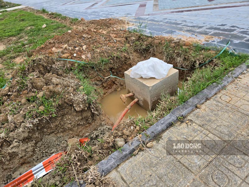 Via he da lat mat da moi hoan chinh, he thong cot den dang duoc xay dung lai. Anh: Tan Van