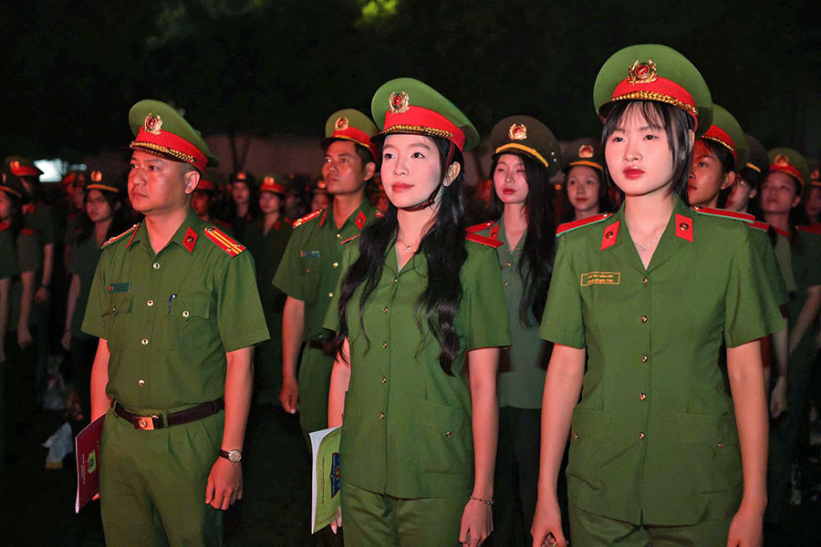 Participar en el desfile y el desfile para celebrar el 80 aniversario del Dia Nacional es una tarea gloriosa