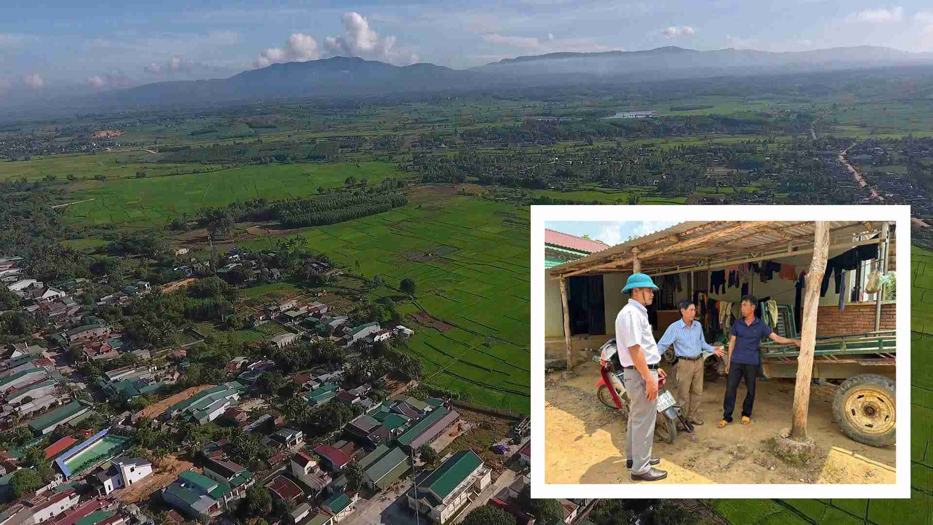 The village chief, village chief and prestigious people are contributing to the propaganda, full of bad customs, poverty reduction for many villages in the middle of Dak Lak. Photo: Bao Trung