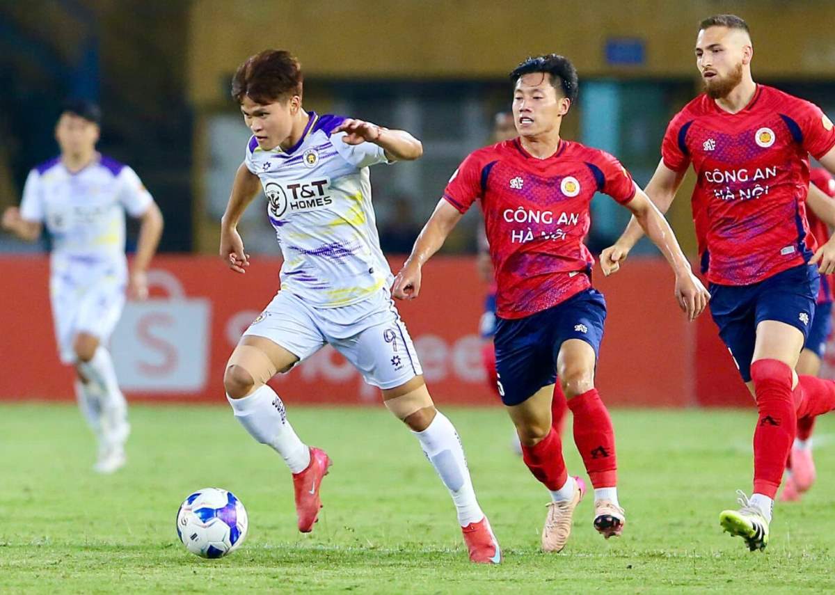 Hanoi FC had an impressive victory over Hanoi Police in round 24 of V.League 2024-2025. Photo: VPF