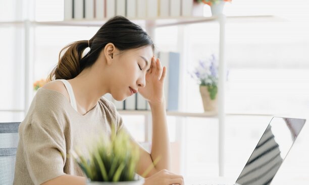 Why does thyroid disorder cause headaches? Photo: Thuy Duong