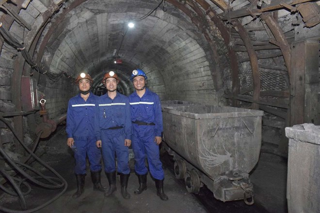 Khám phá hầm lò khai thác than ở độ sâu -350m giữa Hạ Long