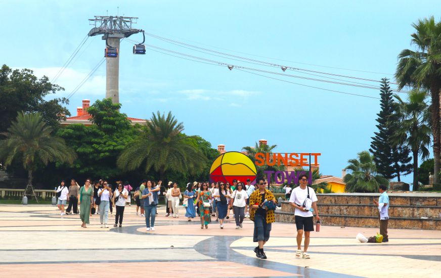 Tourists visit the southern part of Phu Quoc Island. Photo: Xuan Nhi