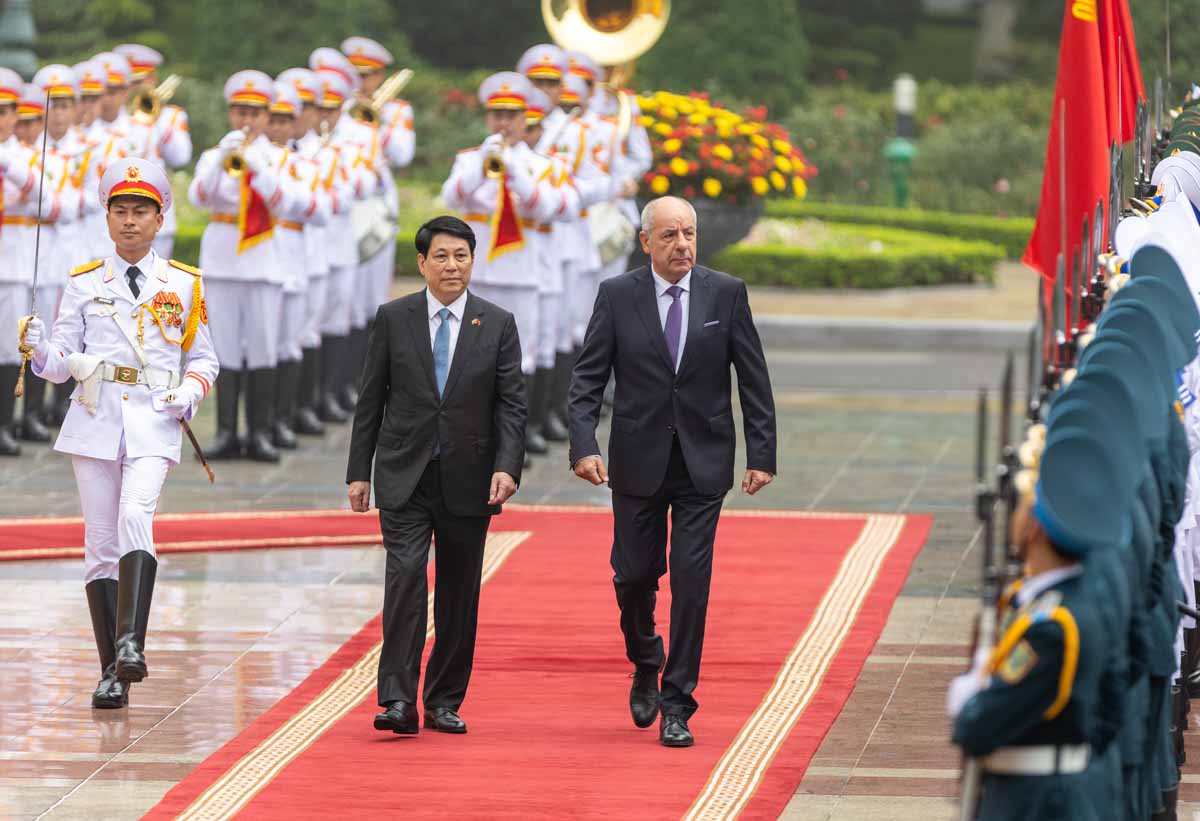 Politburo member and President Luong Cuong presided over the welcoming ceremony for Hungarian President Sulyok Tamas. Photo: Hai Nguyen