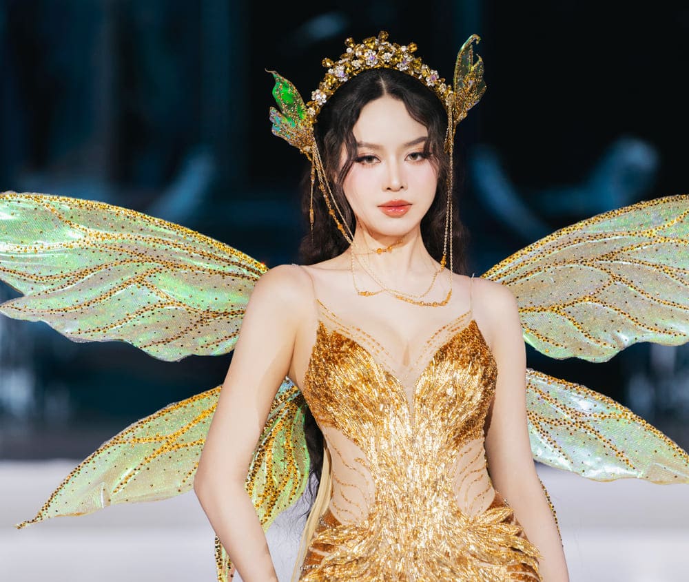  Hoa hậu Thanh Thủy đẹp lộng lẫy khi làm vedette trong show của nhà thiết kế Lê Ngọc Lâm. Ảnh: Team Kiếng Cận